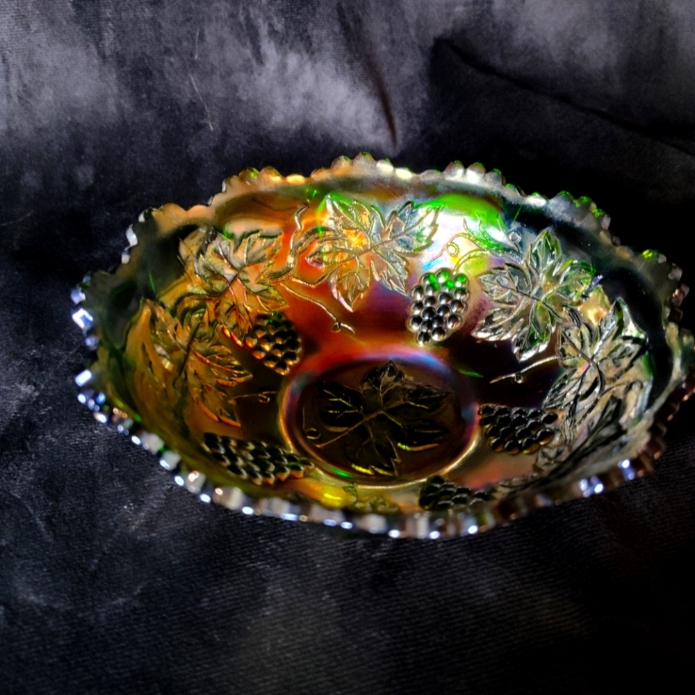 1910 Fenton Glass Company Grape And Leaf Pattern Bowl EXCELLENT CONDITION